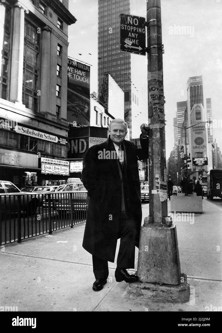 Edward Woodward Schauspieler, der Robert McCall in der amerikanischen tv-Serie The Equalizer spielt, aufgenommen in New York City (wo das Programm gefilmt wird) 28.. Februar 1987. Stockfoto