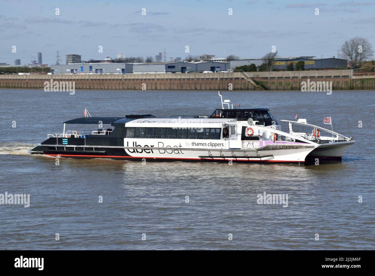 Uber Boat by Thames Clipper RB1 River Bus Service Vessel Moon Clipper auf der Themse Stockfoto