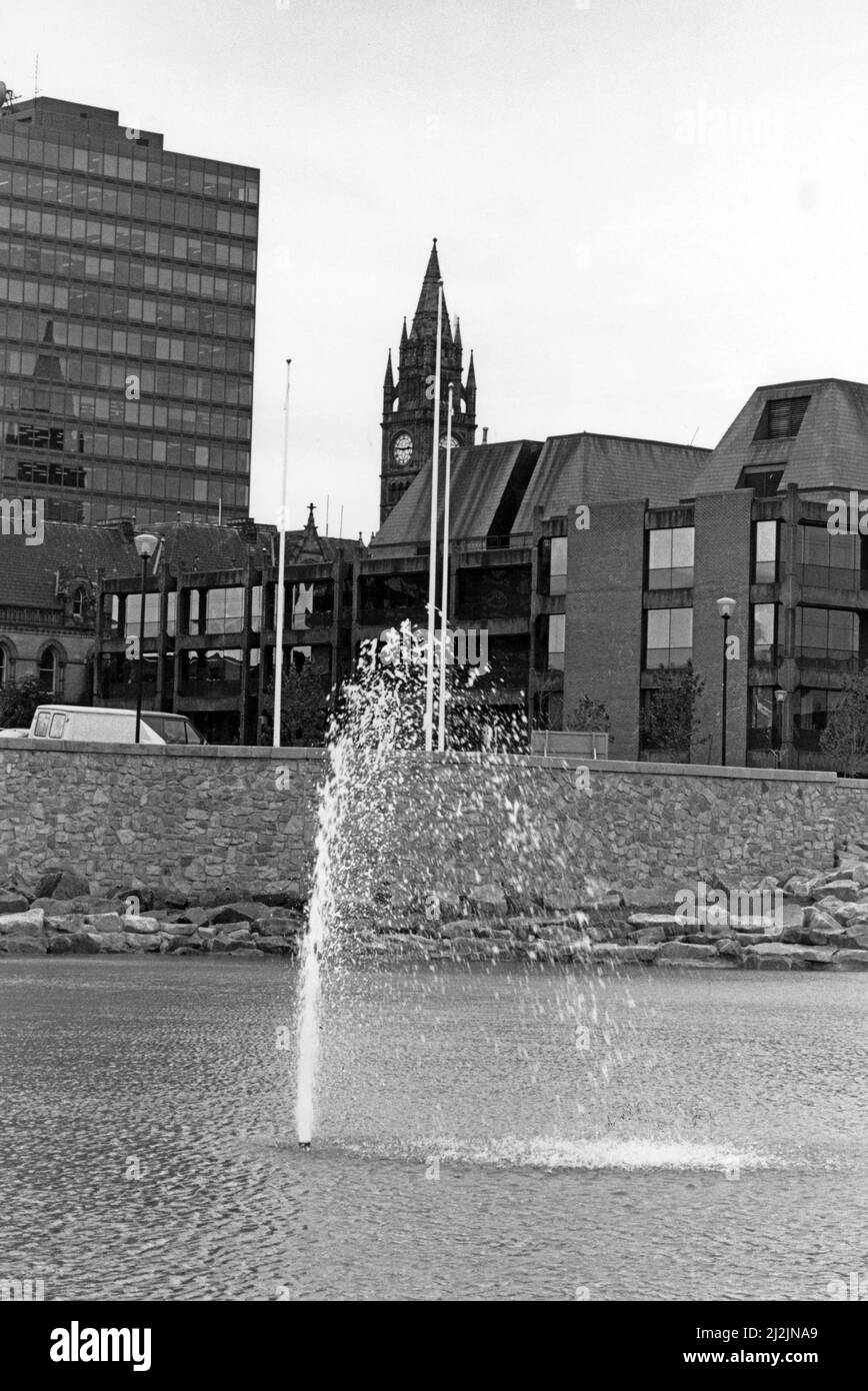 Die Bauarbeiten für Middlesbroughs Attesteigenschaft in den Central Gardens - ein See, ein Amphitheater, eine Wasserfallanlage und Brunnen - sind abgeschlossen. 28.. September 1988. Stockfoto