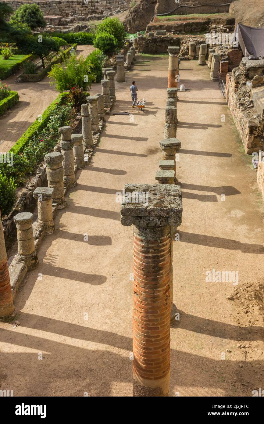 Überreste von Säulen im römischen Theater von Merida, Spanien Stockfoto