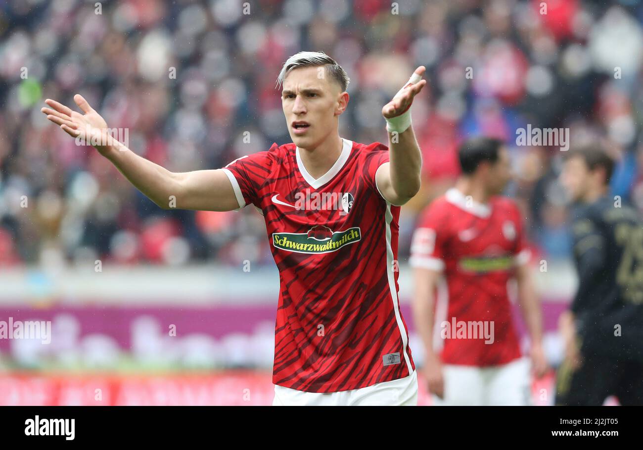 firo 1.Bundesliga. 2021/2022 Fußball: Fuvuball: 04/02/2022 SC Freiburg - FC Bayern Mvºnchen München Nico Schlotterbeck, Halbfigur, Geste Stockfoto