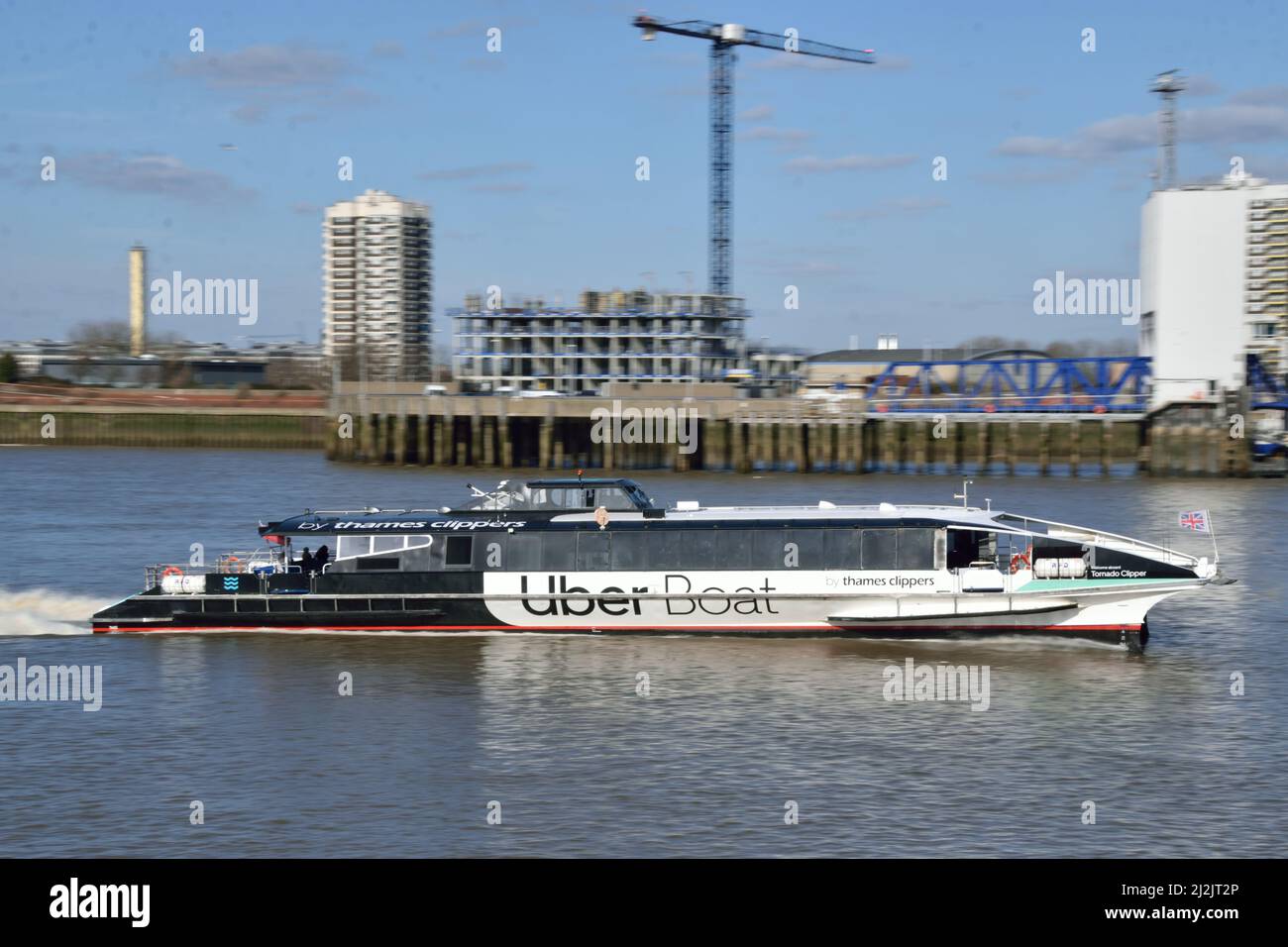 Uber Boat by Thames Clipper RB1 Flussbusschiff Tornado Clipper auf der Themse im Osten Londons Stockfoto