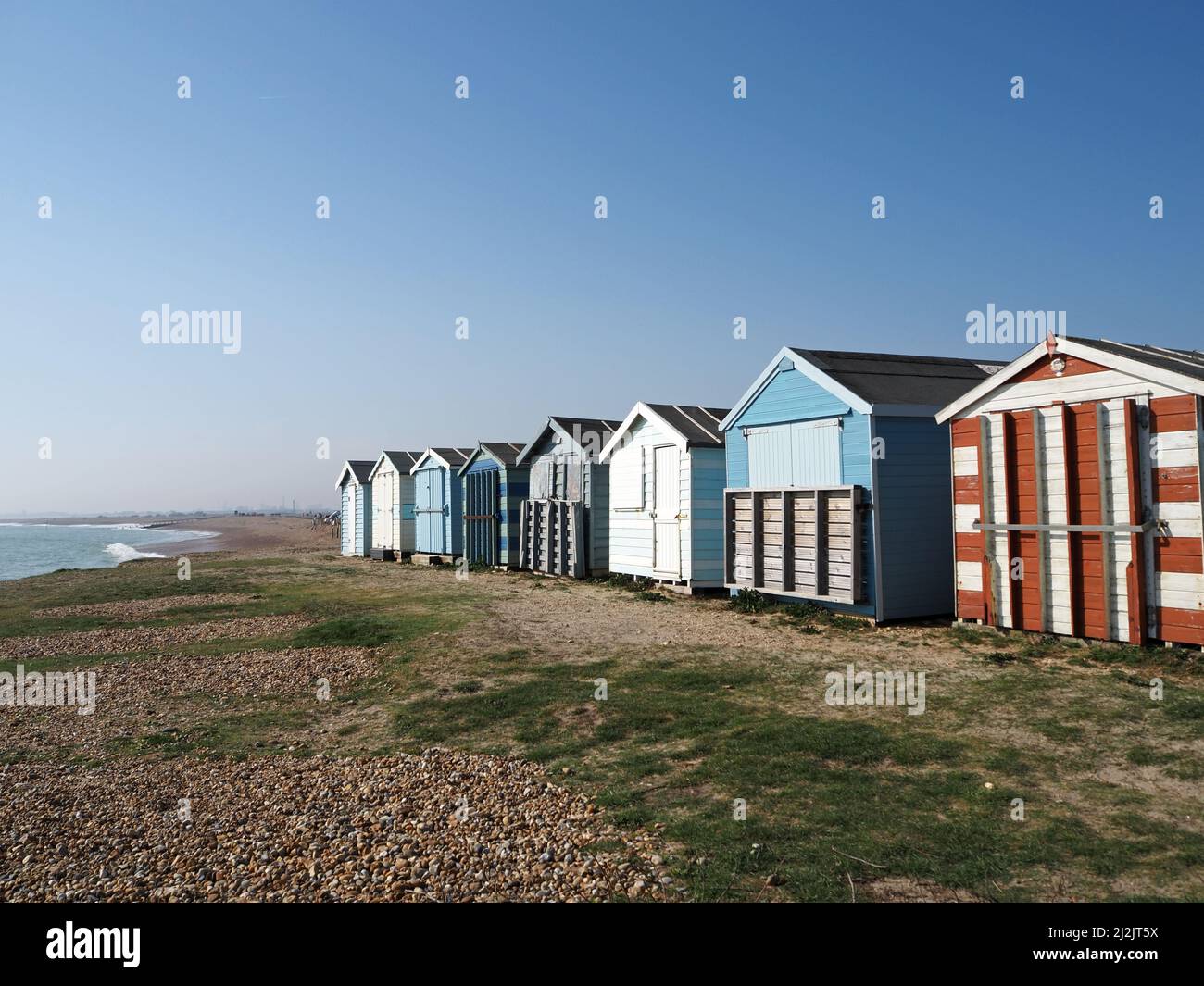 Strandhütten am South Hayling Beach, Hayling Island, Hampshire, England, Großbritannien Stockfoto
