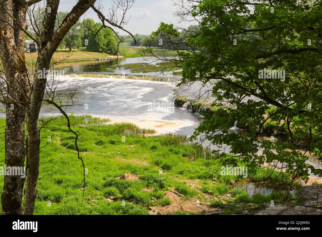 Wasserfall Venta Rapid auf dem Fluss Venta in der Stadt Kuldiga ist der breiteste Wasserfall in Europa Stockfoto