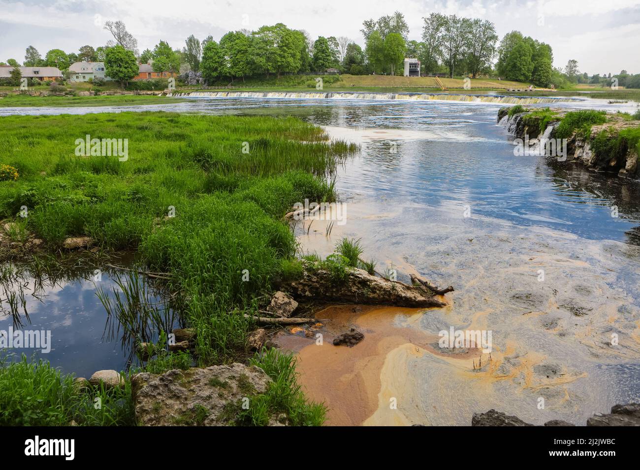 Wasserfall Venta Rapid auf dem Fluss Venta in der Stadt Kuldiga ist der breiteste Wasserfall in Europa Stockfoto