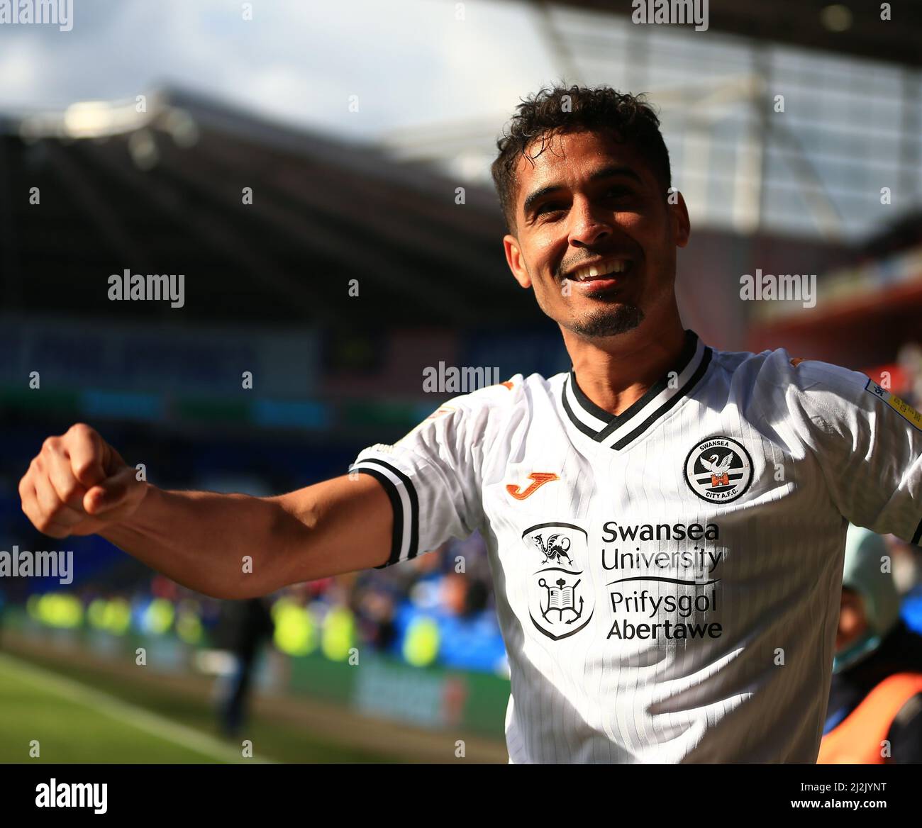 2.. April 2022 ; Cardiff City Stadium, Cardiff, Wales; Championship Football, Cardiff City gegen Swansea ; Kyle Naughton von Swansea City feiert den Sieg 0-4 Stockfoto