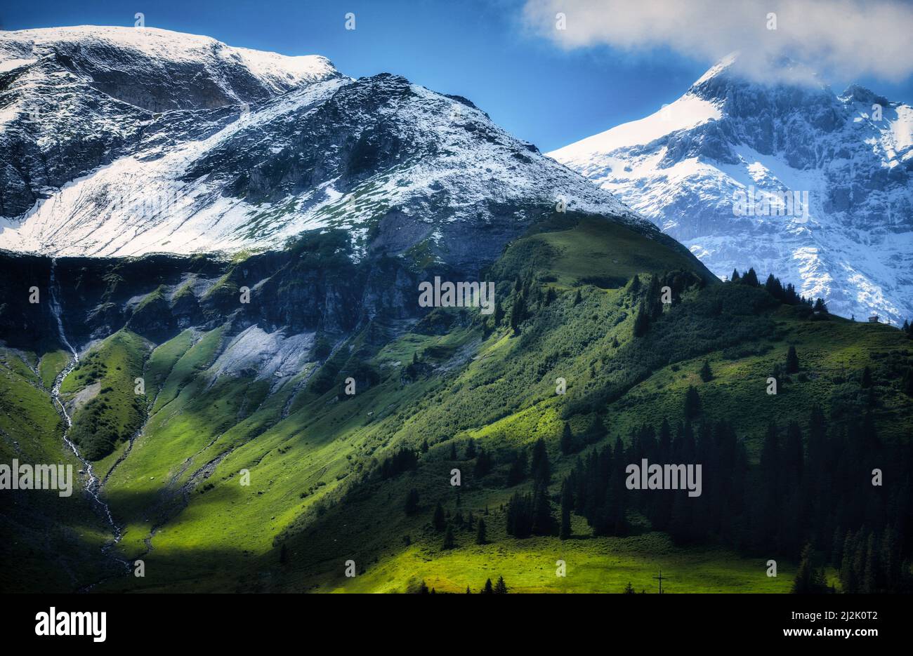 Schneebedeckte Berglandschaft in der Nähe des Klausen Passes, Schweiz Stockfoto