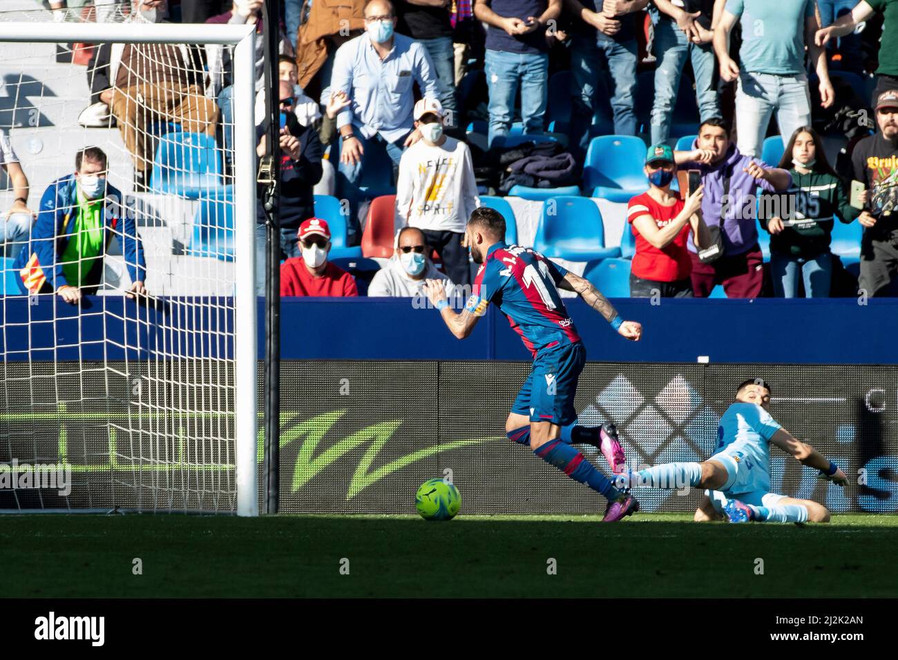 Valencia, Spanien, 2. April 2022. Jose Luis Morales von Levante UD nach dem Torschützenkönig 2. beim La Liga-Spiel zwischen Levante UD und Villarreal CF. Foto von Jose Miguel Fernandez /Alamy Live News ) Stockfoto