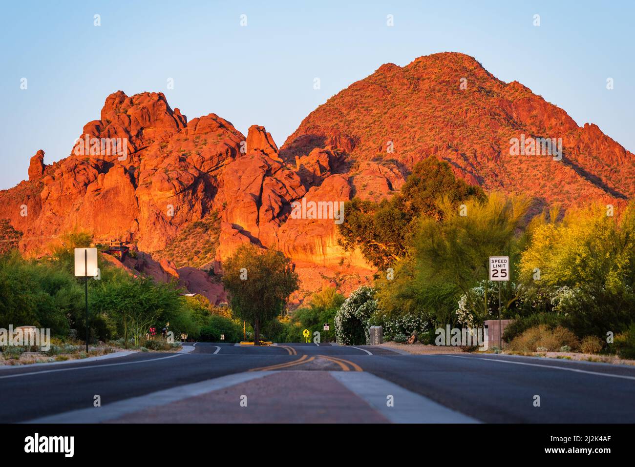 Straße zum Camelback Mountain in Paradise Valley, Arizona, USA Stockfoto