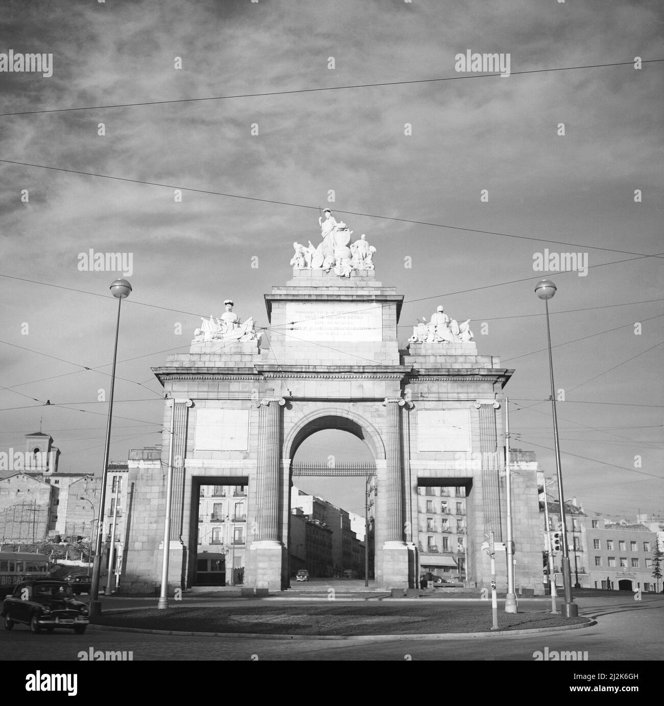 PUERTA DE TOLEDO REALIZADA ENTRE 1817 Y 1826 ESCULTURAS DE JOSE GINES