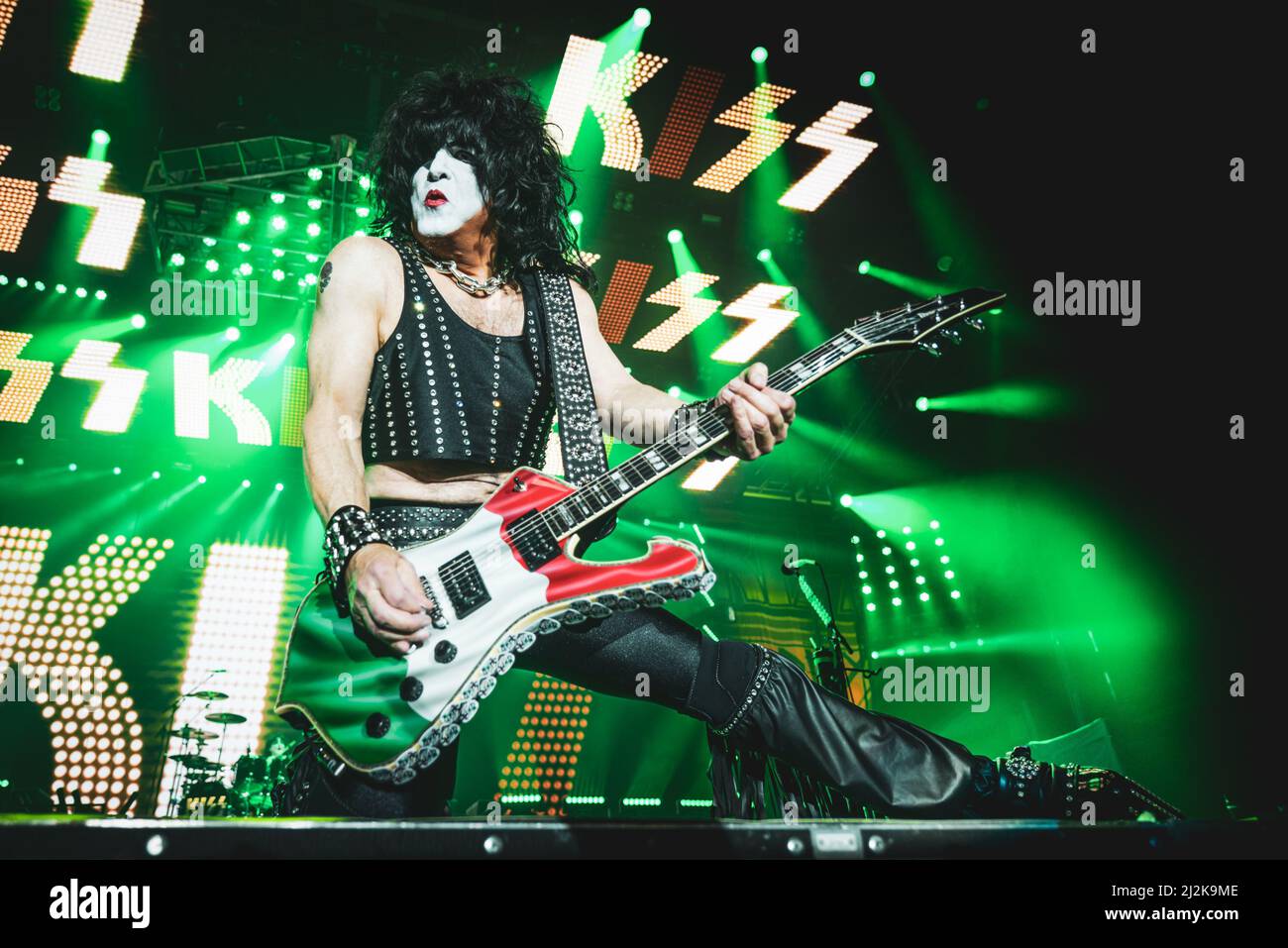 ITALIEN, BOLOGNA, UNIPOL ARENA 2017: Paul Stanley, Gitarrist und Sänger der amerikanischen Rockband „KISS“, tritt live auf der Bühne für die „World Tour“-Etappe Europas auf Stockfoto