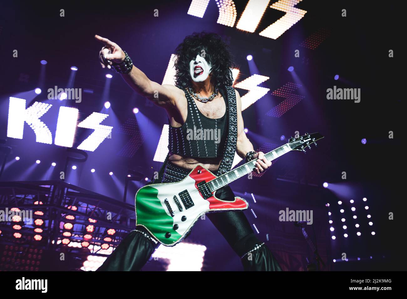 ITALIEN, BOLOGNA, UNIPOL ARENA 2017: Paul Stanley, Gitarrist und Sänger der amerikanischen Rockband „KISS“, tritt live auf der Bühne für die „World Tour“-Etappe Europas auf Stockfoto