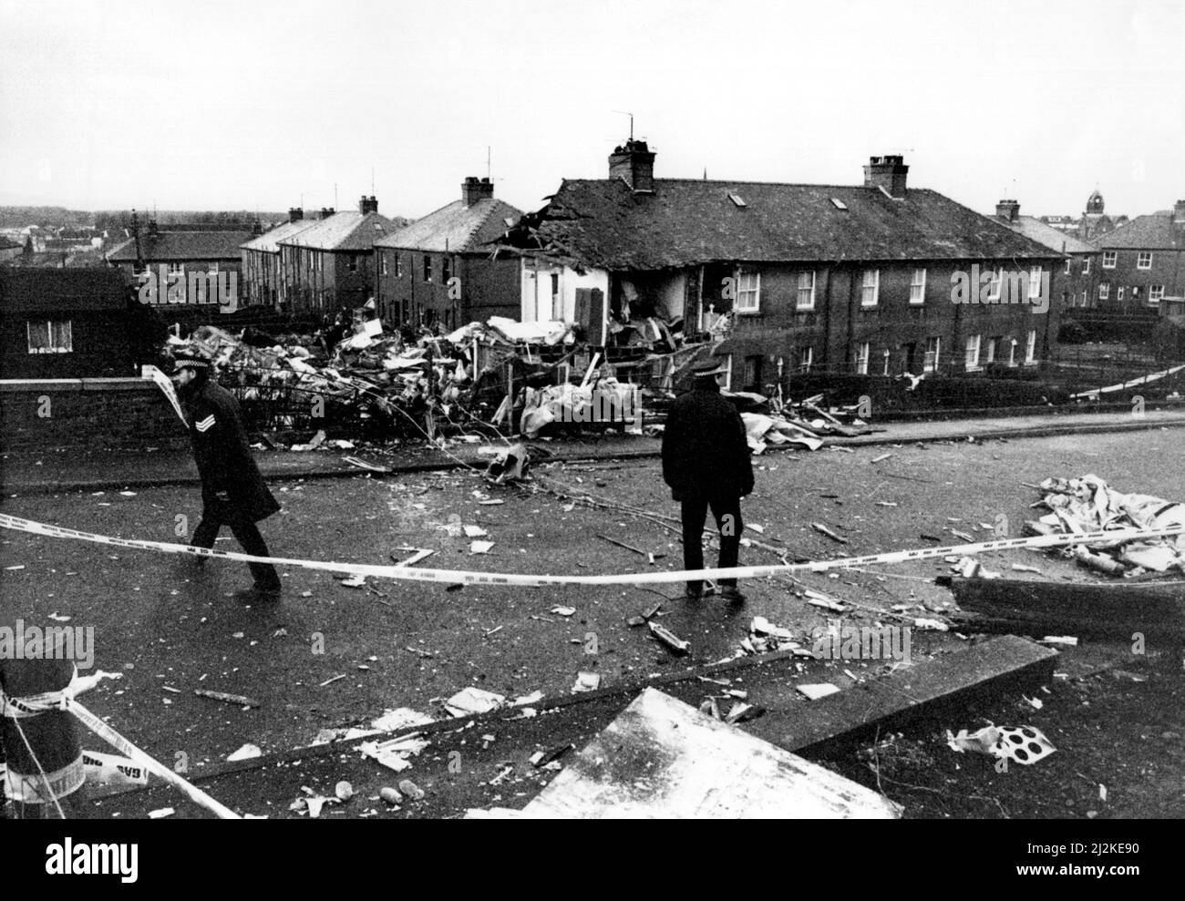 Die Flugkatastrophe von Lockerbie, die sich am 21.. Dezember 1988 ereignete. Beteiligt war die Pam Boeing 747-121, Clipper Maid of the Seas. Eine Szene der Verwüstung in und um Lockerbie. Zerstörte Häuser in Roseberry Crescent, Lockerbie. 22/12/1988 Stockfoto