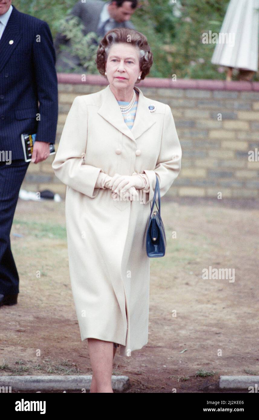 Chelsea Flower Show, 21.. Mai 1988. Königin Elizabeth II besucht die Gartenschau auf dem Gelände des Royal Hospital Chelsea, London. Stockfoto