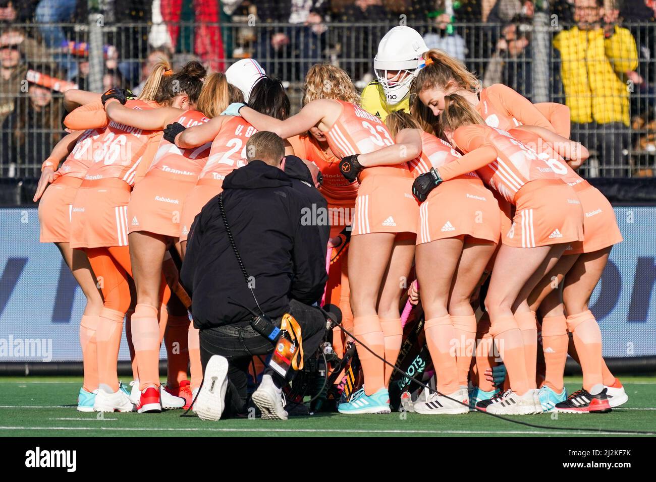 AMSTELVEEN, NIEDERLANDE - 2. APRIL: Niederländische Mannschaft während des FIH Pro League Hockey-Spiels der Frauen zwischen den Niederlanden und den USA im Wagener Stadion am 2. April 2022 in Amstelveen, Niederlande (Foto: Jeroen Meuwsen/Orange Picles) Stockfoto