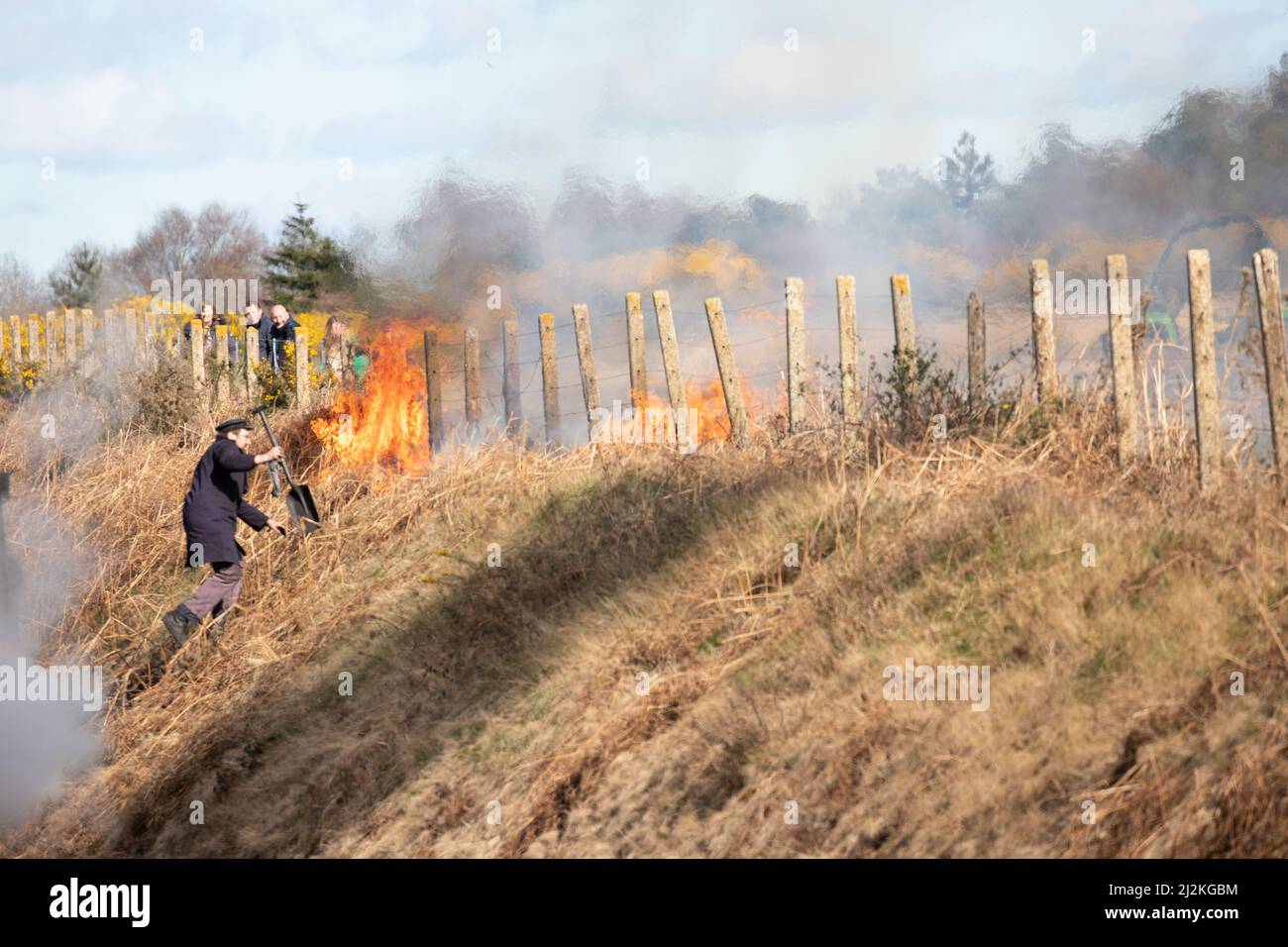 Weybourne, Großbritannien – 2. 2022. April: Deichbrand in der Kelling Heath während der Spring Steam Gala auf der North Norfolk Poppy Line Credit: Richard O'Donoghue/Alamy Live News Stockfoto