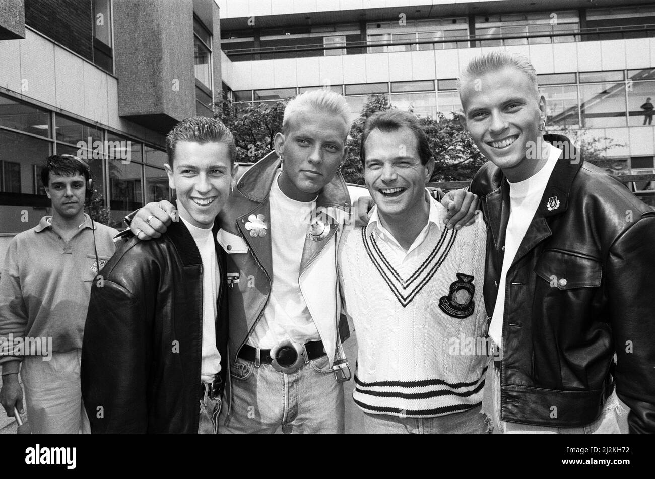 Bros in den Pebble Mill Studios der BBC, Edgbaston, um die neue Frequenz von Radio One zu starten. 1.. September 1988. Stockfoto