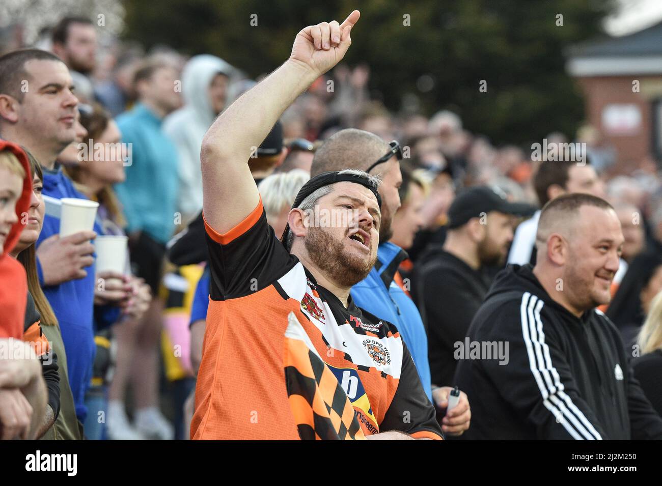 Leeds, England - 26.. März 2022 - Castleford Tigers Fans. Rugby League Betfred Challenge Cup Leeds Rhinos vs Castleford Tigers im Headingley Stadium, Leeds, Großbritannien Dean Williams Stockfoto