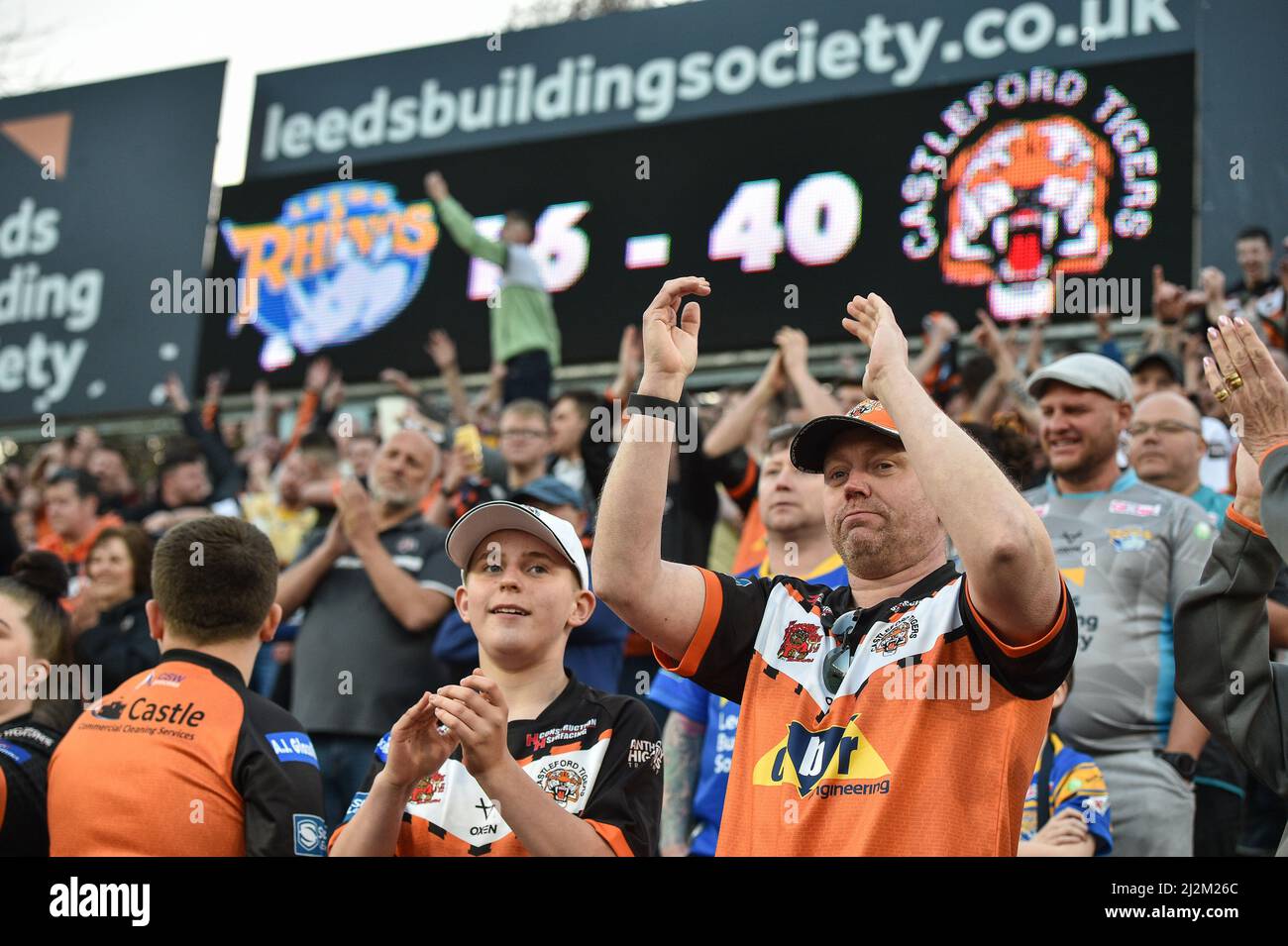 Leeds, England - 26.. März 2022 - Castleford Tigers Fans. Rugby League Betfred Challenge Cup Leeds Rhinos vs Castleford Tigers im Headingley Stadium, Leeds, Großbritannien Dean Williams Stockfoto