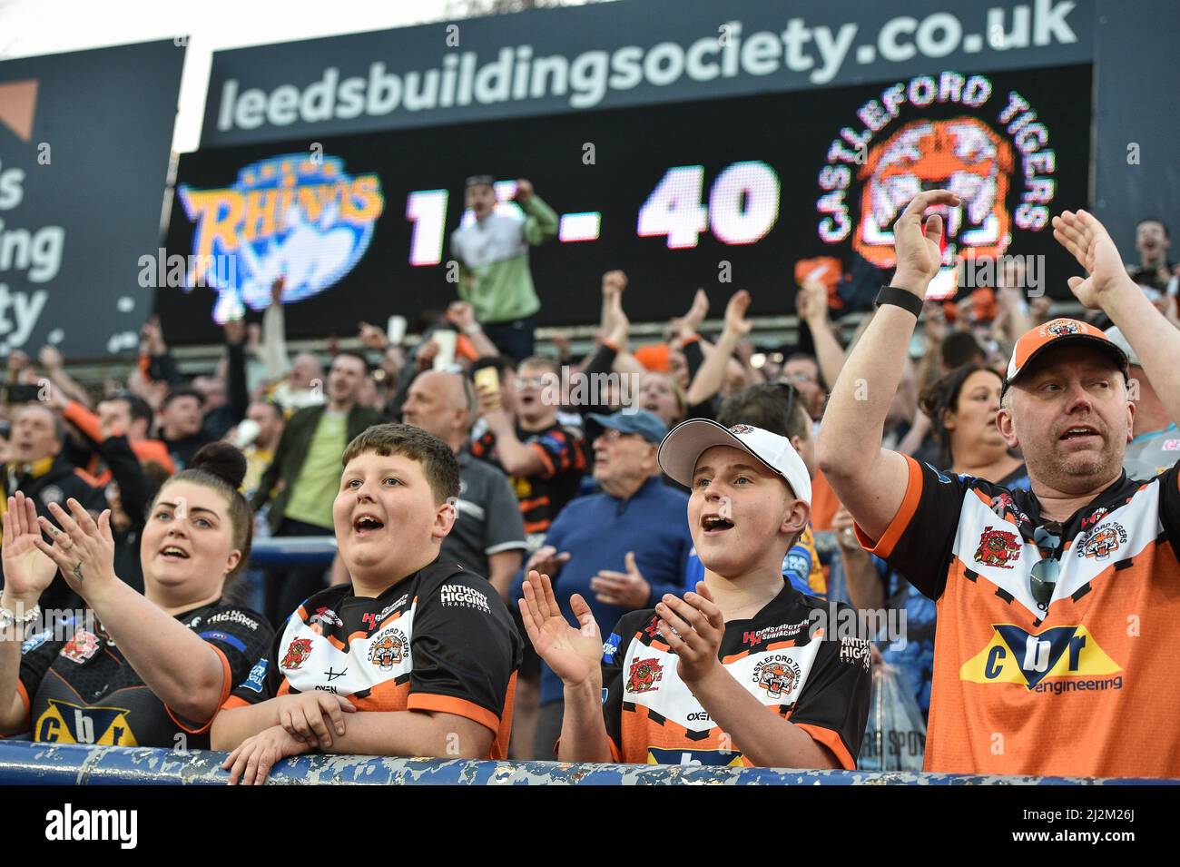 Leeds, England - 26.. März 2022 - Castleford Tigers Fans. Rugby League Betfred Challenge Cup Leeds Rhinos vs Castleford Tigers im Headingley Stadium, Leeds, Großbritannien Dean Williams Stockfoto
