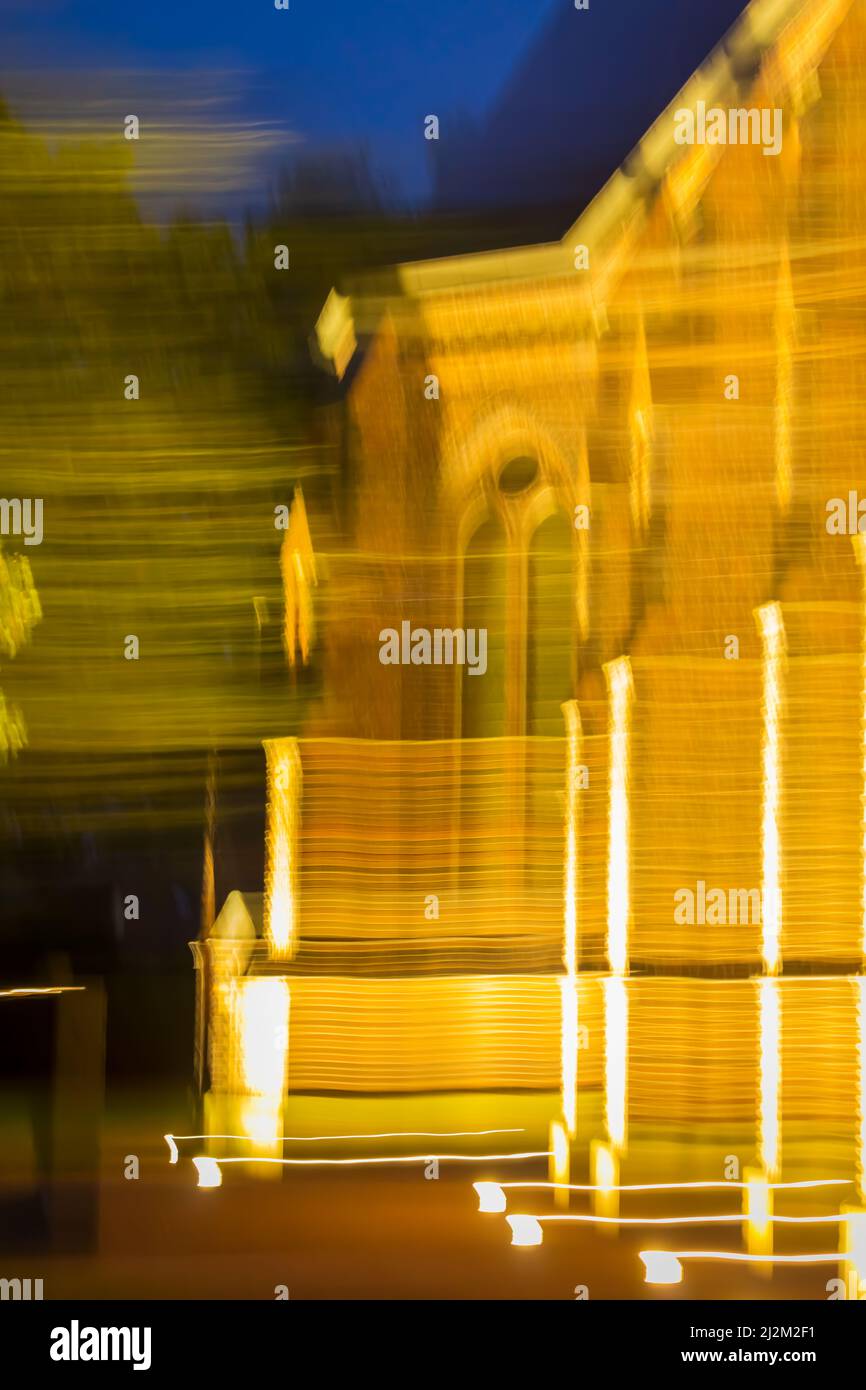 Abstrakte Darstellung der Zeit, die die katholische Kirche nagt Stockfoto