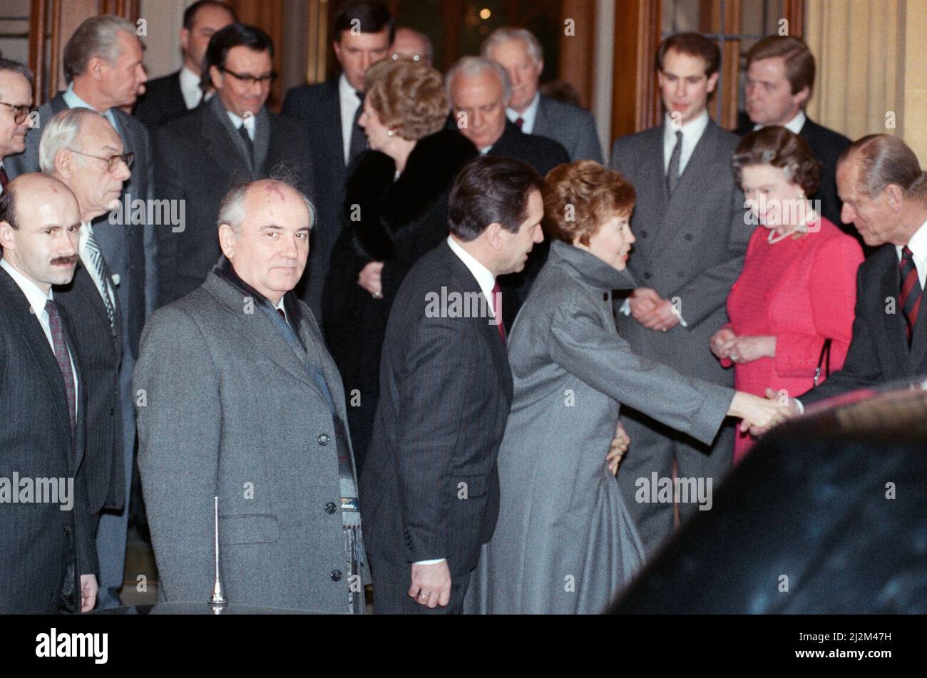 Michail Gorbatschow, Generalsekretär des Zentralkomitees der Kommunistischen Partei der Sowjetunion, besucht die Königin im Schloss Windsor. 7.. April 1989. Stockfoto
