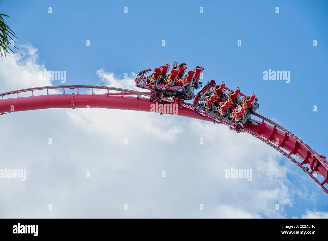 ORLANDO, USA - MÄRZ 07 2022: RIP Ride Rocket Achterbahn in den Universal Studios Florida Stockfoto