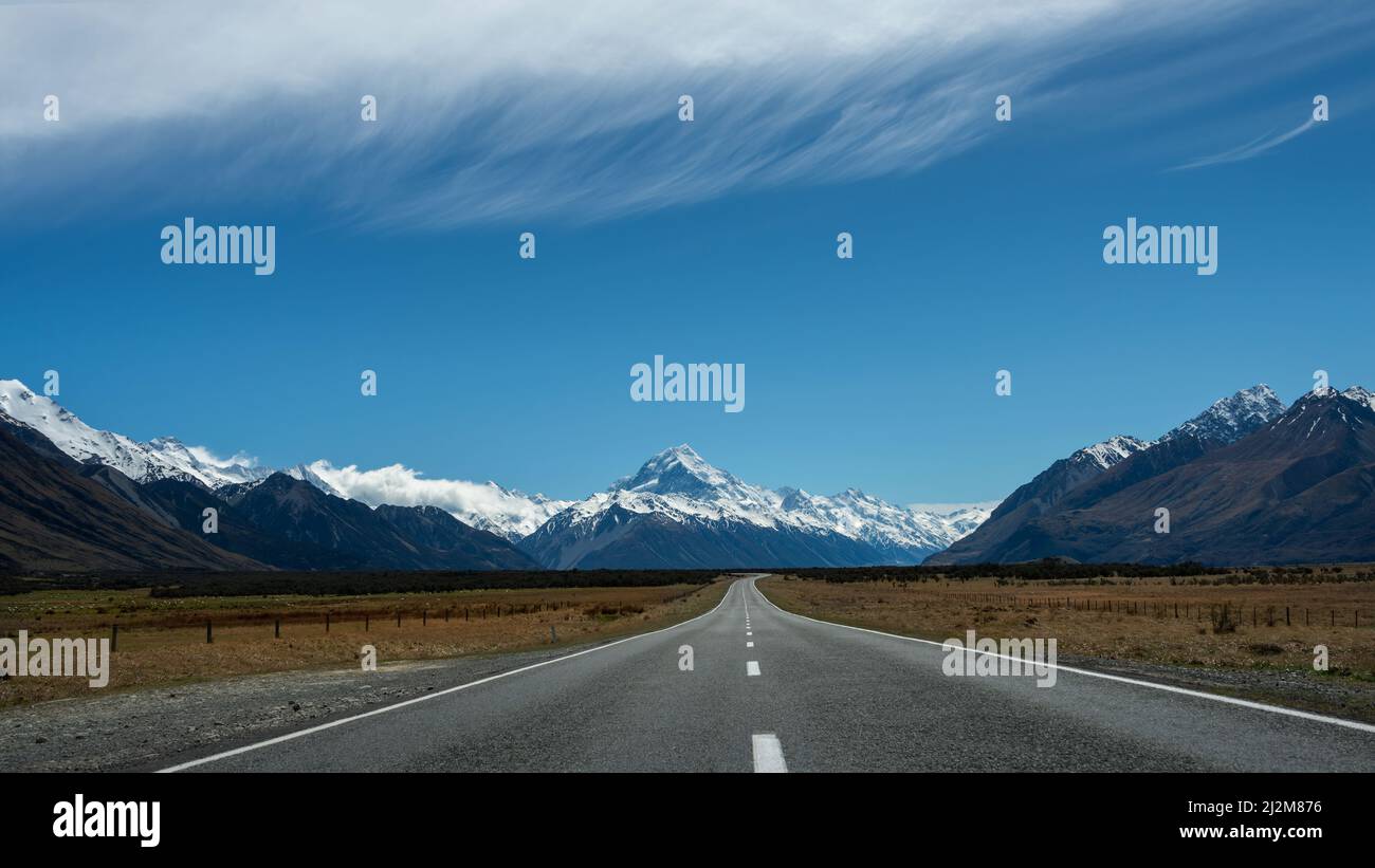 Straße in Richtung Mt Cook, Südinsel, Neuseeland Stockfoto