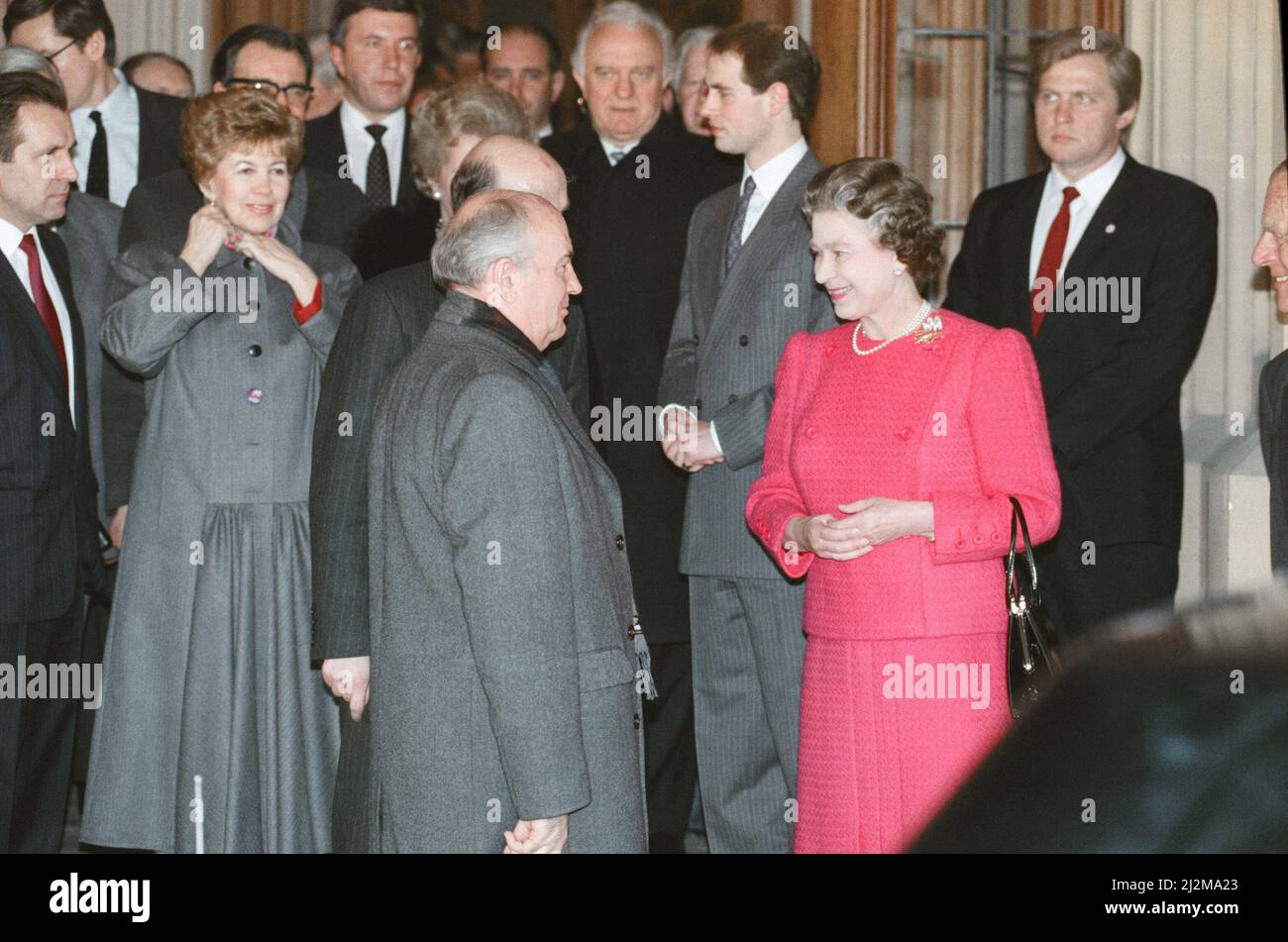Michail Gorbatschow, Generalsekretär des Zentralkomitees der Kommunistischen Partei der Sowjetunion, besucht die Königin im Schloss Windsor. 7.. April 1989. Stockfoto