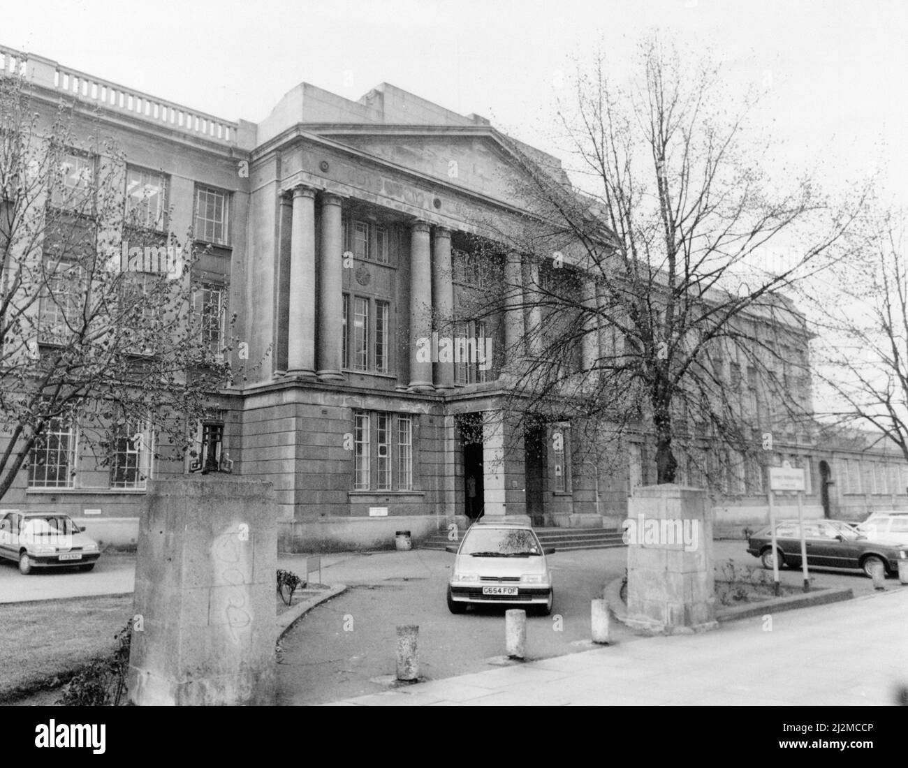 Coventry Technical College, in the Butts, Coventry, 26.. April 1991. Weitere Informationen:- das Coventry Technical College wurde 1935 eröffnet. Das ikonische Gebäude im klassischen Stil kostete nur £183.000. Es wurde City College Coventry in 2002 und fusionierte mit Tile Hill College. Stockfoto