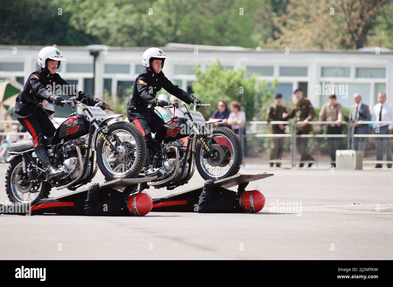 Royal Signals White Helm Motorrad Display Team. Mai 1990. Stockfoto