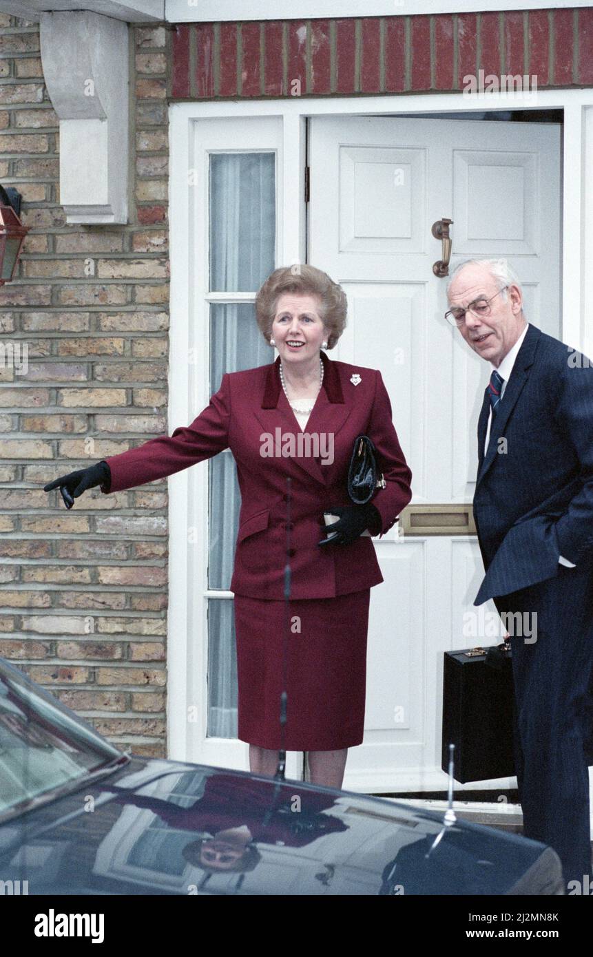 Margaret und Denis Thatcher in ihrem neuen Zuhause in Dulwich. 28.. November 1990. Stockfoto