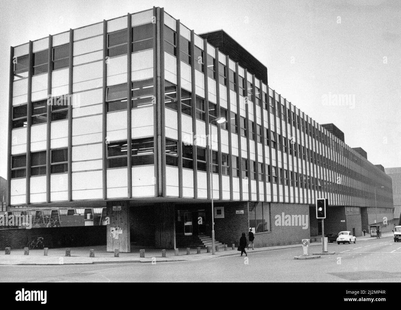 D Block Coventry Polytechnic, das gegenüber der Cox Street liegt, wird wegen struktureller Probleme geschlossen, Coventry, 17.. November 1989. Stockfoto