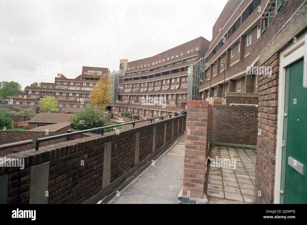 Allgemeine Ansichten des Southwyck House Housing Estate aka Barrier Block, auf dem Somerleyton Estate in Brixton, London. 31.. Oktober 1991. Stockfoto