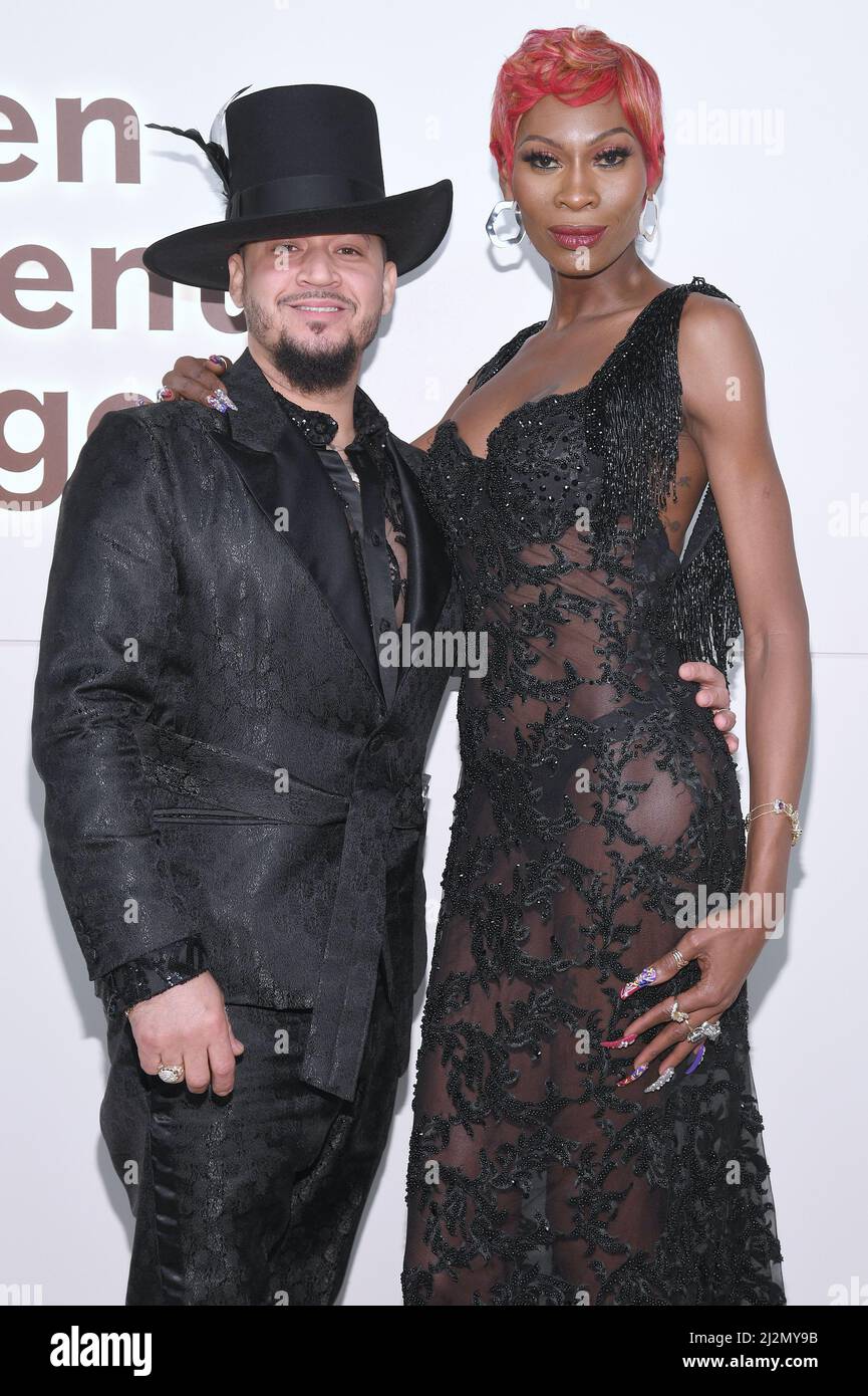 (L-R) Edwin Torres und Dominique Jackson nehmen an der Fifth Avenue New York Public Library in New York, NY, am 2. April 2022, Teil. (Foto von Anthony Behar/Sipa USA) Stockfoto