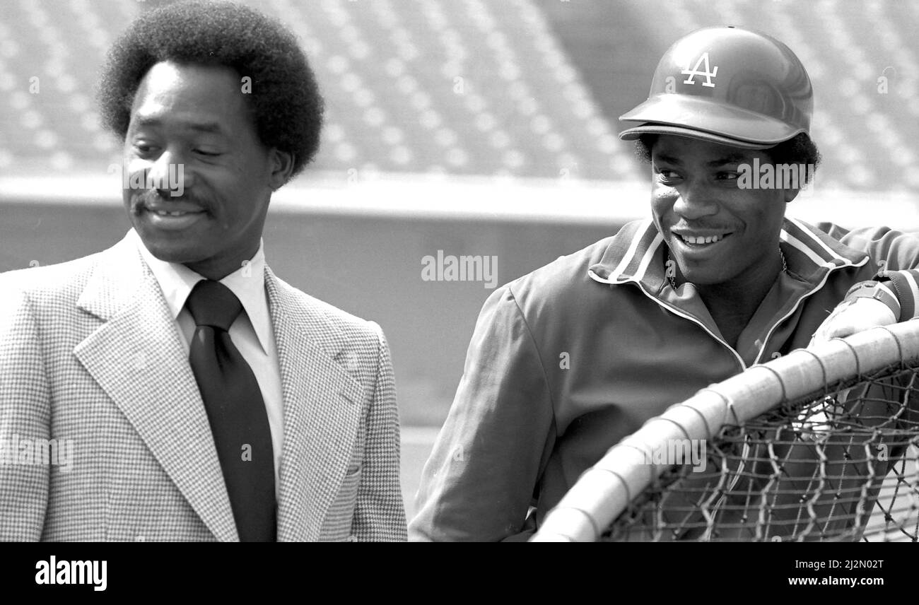 Ex-Spieler und Ansager Al Downing mit Star Los Angeles Dodgers-Spieler Dusty Baker bei einem Training vor der Saison im Dodger Stadium in Los Angeles, CA Stockfoto
