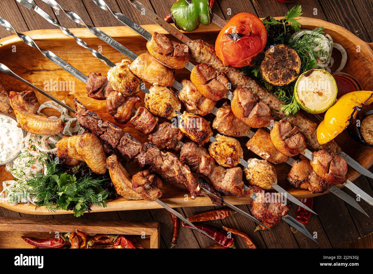 Verschiedene gegrillte Schaschlik-Kebabs Stockfoto
