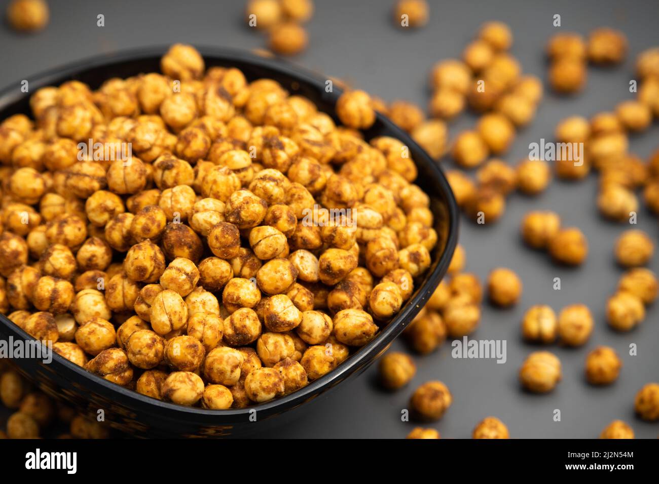 Kurkura Chana Dal Masala Namkeen Mischung Auch Kurkure Kala Channa Dalmoth Nimki Genannt Wird Aus Bhuna Bengal Gram In Garam Masala Gewürze Geröstet Stockfoto