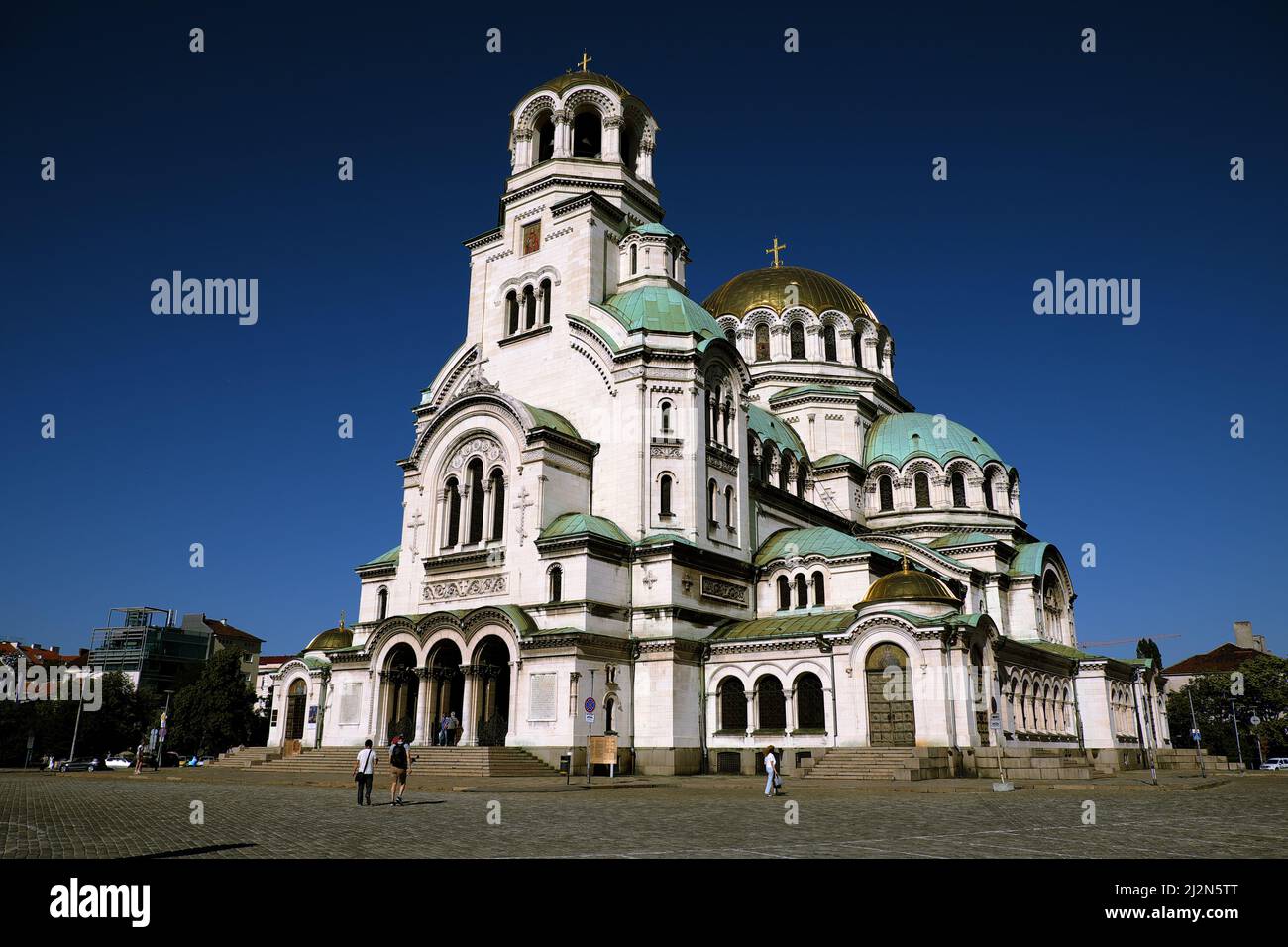 Die Alexander-Nevsky-Kathedrale ist eine bulgarisch-orthodoxe Kathedrale, die im neo-byzantinischen Sofia in Bulgarien gebaut wurde Stockfoto