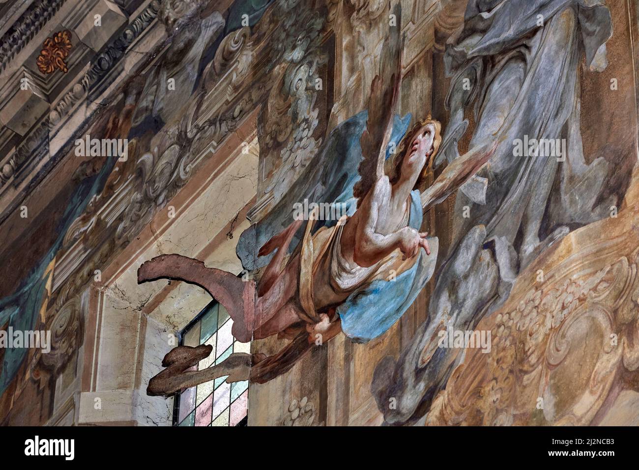 Detail der Perspektive eines Engels mit Fresken im linken Querschiff -Giacomo Filippi und Giuseppe Facchinetti - 1740 - Ferrara, Italien, Kirche des Hl. Stockfoto