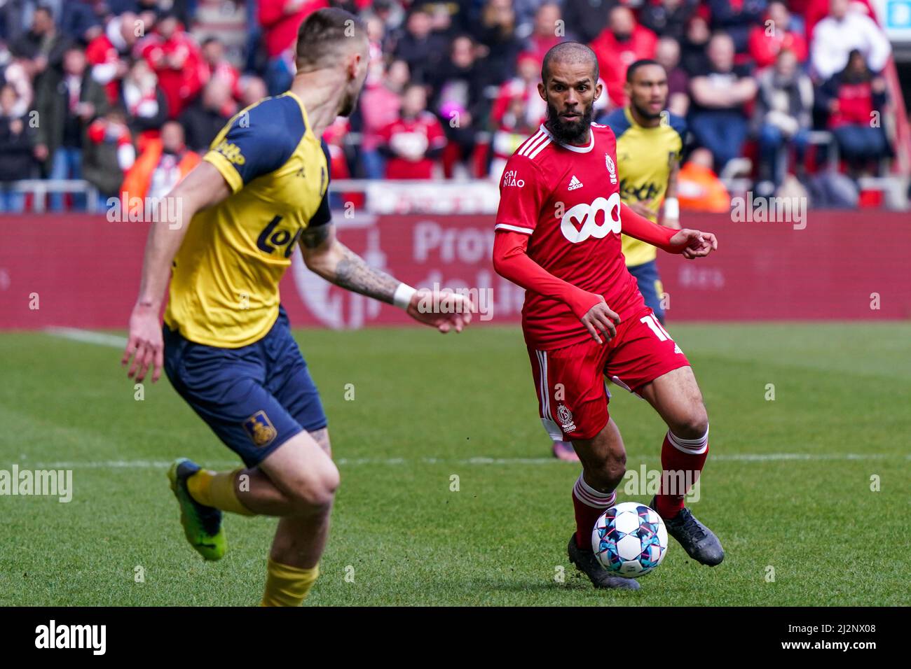 LUIK, BELGIEN - 3. APRIL: Mehdi Carcela von Standard Liège während des Jupiler Pro League-Spiels zwischen Standard Liège und Royale Union Saint-Gilloise am 3. April 2022 in Luik, Belgien (Foto: Jeroen Meuwsen/Orange Picches) Stockfoto