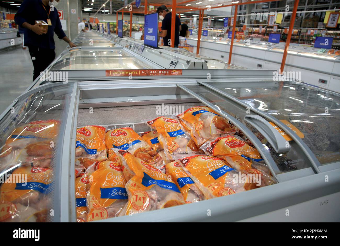 salvador, bahia, brasilien - 18. märz 2022: Friter von Tiefkühlkost in einem Supermarkt in der Stadt Salvador. Stockfoto