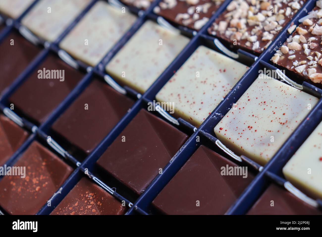 Leckere Schokolade in einer Schachtel / Schokoladenauswahl Stockfoto