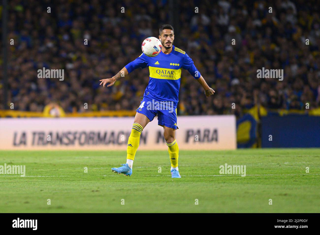 Buenos Aires, Argentinien. 02. April 2022. Nicolas Figal von Boca Juniors in Aktion während des Spiels zwischen Boca Juniors und Arsenal im Rahmen der Copa de la Liga 2022 im Estadio Alberto J. Armando (Endstand; Boca Juniors 2:2 Arsenal). (Foto: Manuel Cortina/SOPA Images/Sipa USA) Quelle: SIPA USA/Alamy Live News Stockfoto