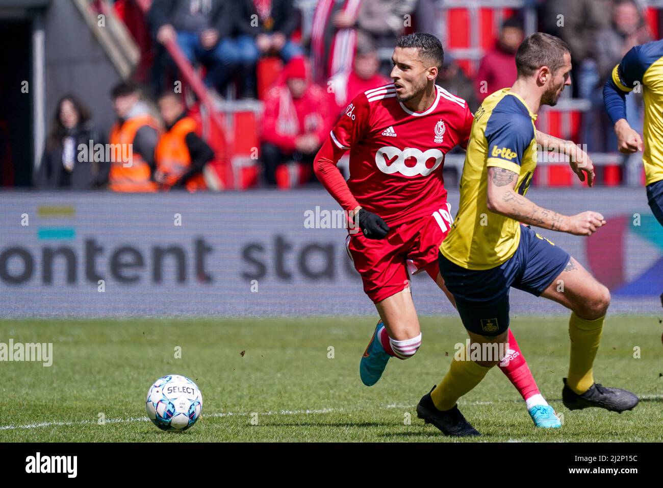 LUIK, BELGIEN - 3. APRIL: Selim Amallah von Standard Liège während des Jupiler Pro League-Spiels zwischen Standard Liège und Royale Union Saint-Gilloise am 3. April 2022 in Luik, Belgien (Foto: Jeroen Meuwsen/Orange Picches) Stockfoto