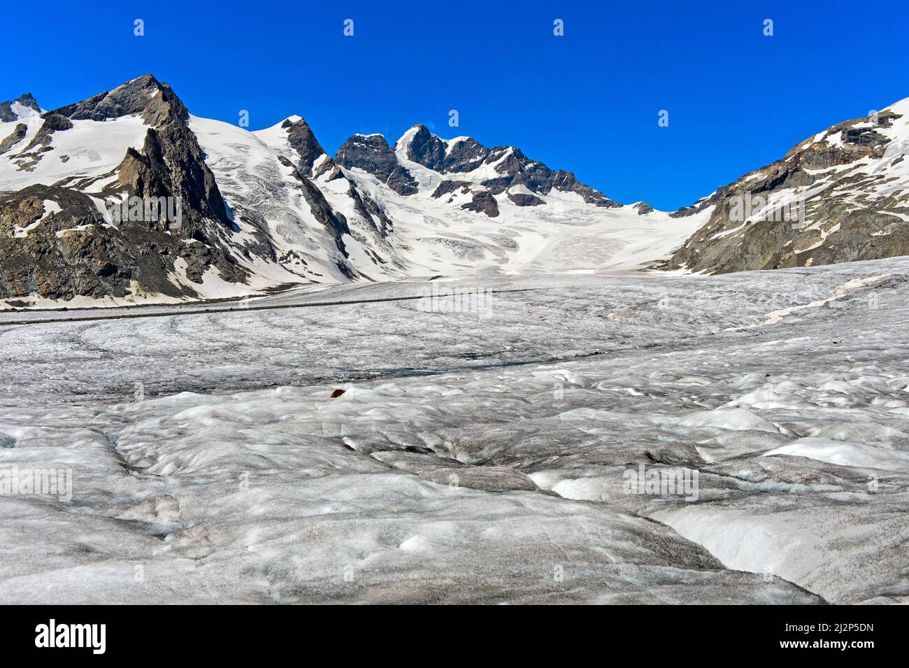 Eisfeld am Konkordiaplatz, Blick auf Jungfraufirn und Jungfrau, Great Aletsch Glacier, Grindelwald, Berner Oberland, Schweiz Stockfoto