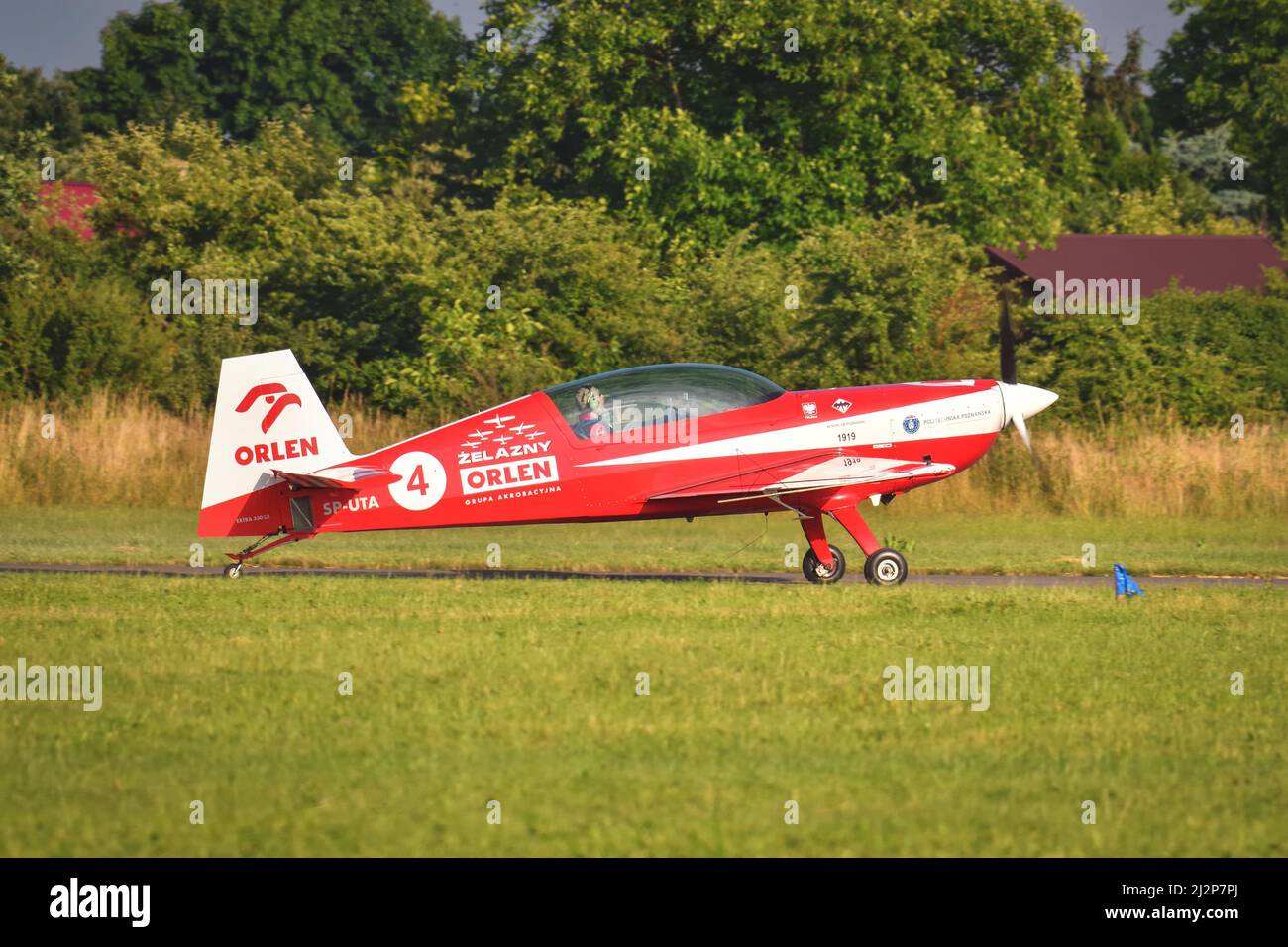 Piotrkow Trybynalski, Polen - 4. Juli 2021: Zelazany Kunstfluggruppe auf der Fly Fest Show in Piotrkow Trybynalski, Polen. Stockfoto