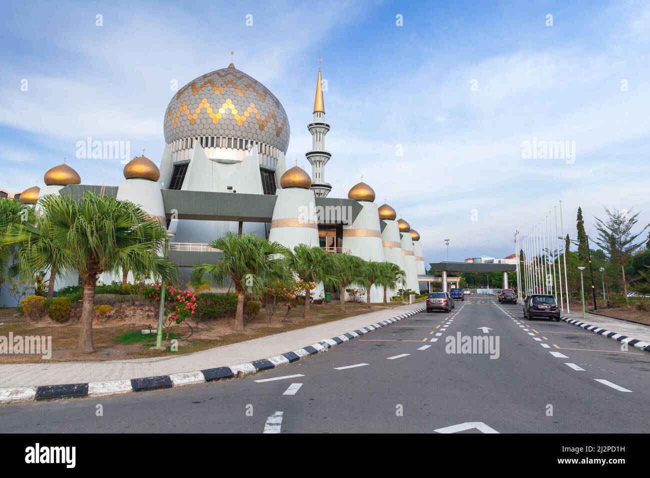 Kota Kinabalu, Malaysia - 17. März 2019: Außenansicht der Sabah State Mosque am Tag Stockfoto