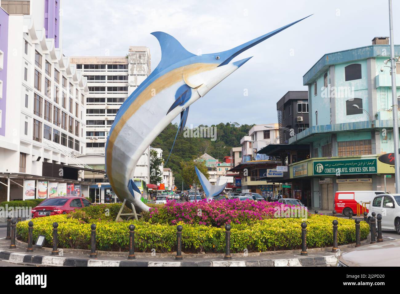 Kota Kinabalu, Malaysia - 23. März 2019: Marlin-Statue am Kreisverkehr im zentralen Bezirk von Kota Kinabalu Stockfoto