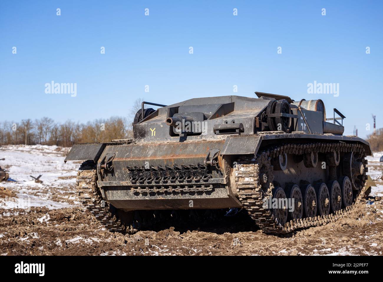 St. Petersburg, Russland - März 2022: Sturmschutz III (StuG III) Sturmgeschütze auf dem Panzerbereich. Militärpark Stahllandung in Krasnoje Selo Stockfoto